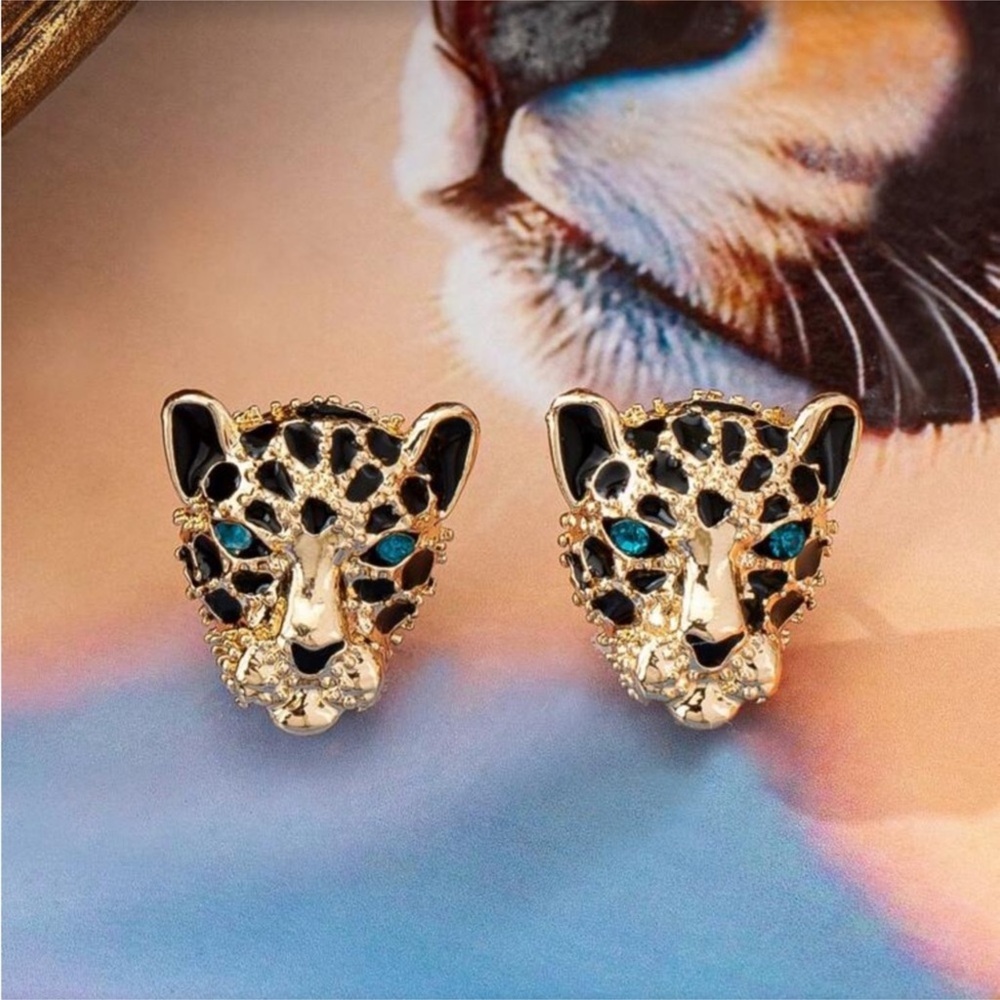 ✨NEW Hypoallergenic Gold Leopard Head Stud Earrings Black Spots and Teal Eyes - Picture 6 of 6